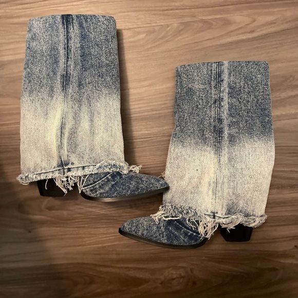 Steve Madden Livvy foldover heeled ankle boots in frayed denim Size 6.5M - Picture 1 of 13